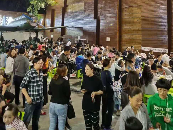 火锅店加盟_旋转小火锅加盟店_火锅加盟店有哪些